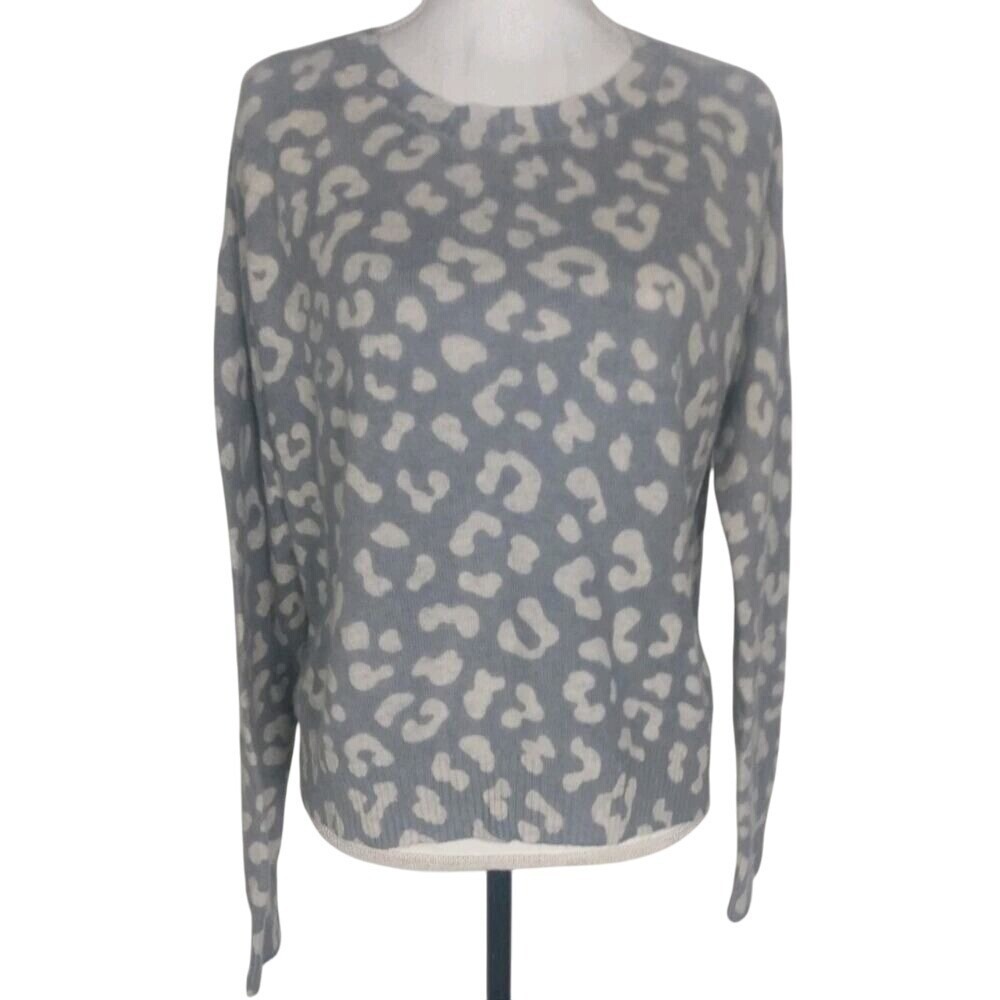 AQUA Leopard Print‎ Cashmere Gray Crew Neck Pullover Sweater Size L